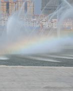 晉陽湖噴泉
　　晉陽湖公園是城市綜合型生態(tài)濱水公園，其景觀工程分為10大區(qū)域，有生態(tài)自然游覽區(qū)、僑鄉(xiāng)文化廣場區(qū)、古厝文化體驗區(qū)、濕地生態(tài)科普區(qū)、城市文化廣場區(qū)、生態(tài)島休閑區(qū)、山林沙地游玩區(qū)和水上活動區(qū)。 