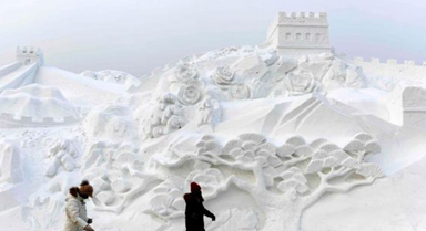 雪雕藝術(shù)添彩冬日哈爾濱